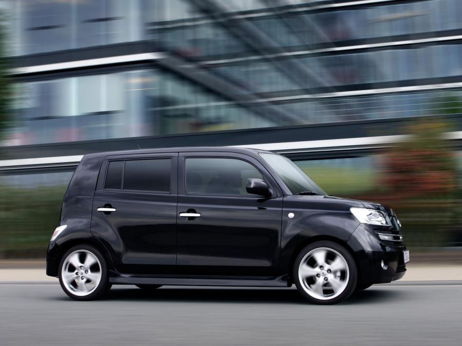  Daihatsu Materia Black Edition 2009 года  (фото 2 из 16)